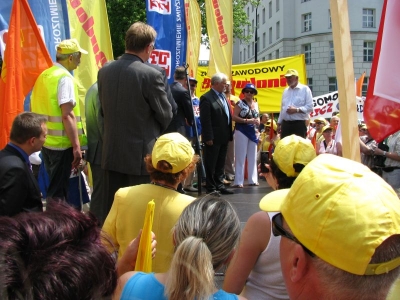 Apel uczestników manifestacji w obronie miejsc pracy w spółdzielniach mieszkaniowych.
